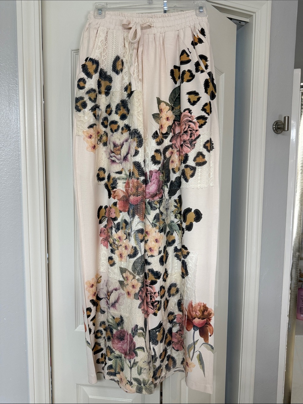 Womens Floral & Leopard Print Cream Pants